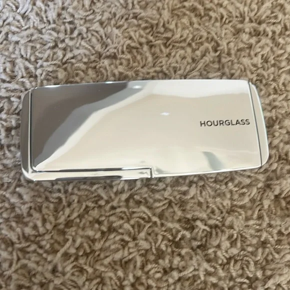 Hourglass Ambient Metallic Strobe Lighting Palette - Picture 2 of 3